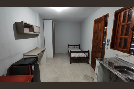 Kitnet de casa para alugar com 1 quarto, 20m² em Vila Santa Margarida, Ferraz de Vasconcelos
