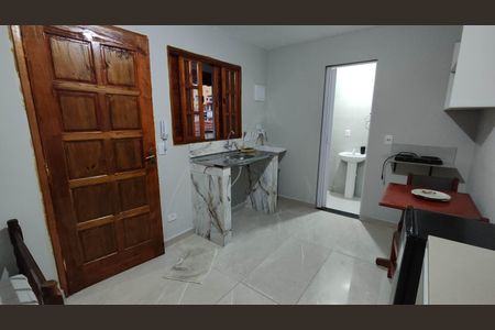 Kitnet de casa para alugar com 1 quarto, 20m² em Vila Santa Margarida, Ferraz de Vasconcelos
