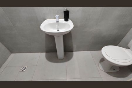 Banheiro de casa para alugar com 1 quarto, 20m² em Vila Santa Margarida, Ferraz de Vasconcelos