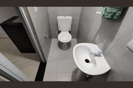Banheiro de casa para alugar com 1 quarto, 20m² em Vila Santa Margarida, Ferraz de Vasconcelos