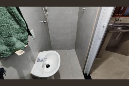 Banheiro de casa para alugar com 1 quarto, 20m² em Vila Santa Margarida, Ferraz de Vasconcelos