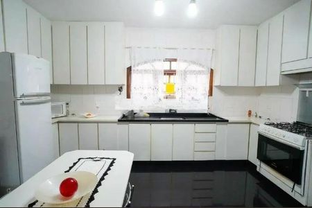 Casa à venda com 128m², 3 quartos e 4 vagas
