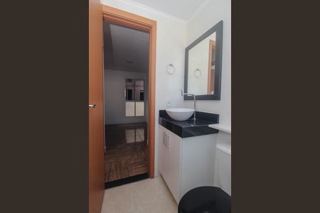 Banheiro de apartamento à venda com 2 quartos, 55m² em Vila Nova, Porto Alegre