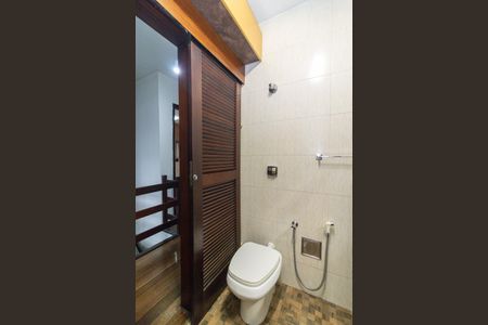 Casa para alugar com 320m², 3 quartos e 2 vagasBanheiro Social