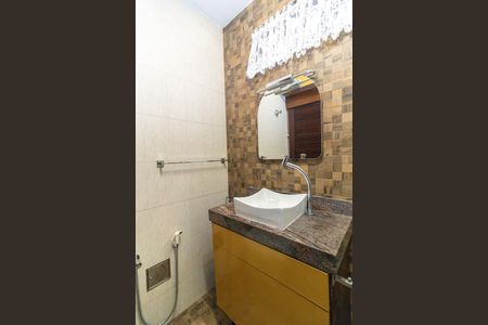Casa para alugar com 320m², 3 quartos e 2 vagasBanheiro Social