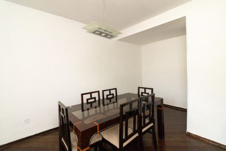 Casa para alugar com 320m², 3 quartos e 2 vagasSala