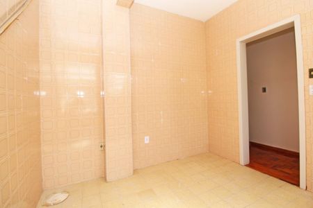 Cozinha de apartamento à venda com 3 quartos, 70m² em Agronomia, Porto Alegre