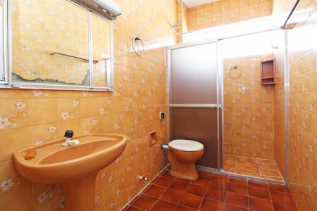 Banheiro de apartamento à venda com 3 quartos, 70m² em Agronomia, Porto Alegre
