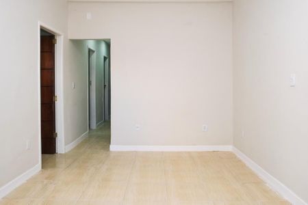Casa para alugar com 70m², 3 quartos e sem vaga Casa para alugar com 70m², 3 quartos e sem vagaSala