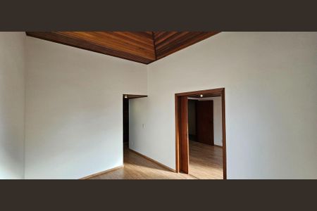 Casa à venda com 5 quartos, 284m² em Jardim Morumbi, São Paulo