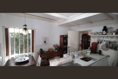 Casa à venda com 135m², 4 quartos e 1 vaga