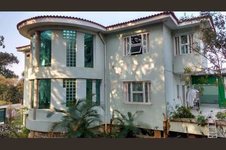 Casa à venda com 6 quartos, 672m² em Chácara Monte Alegre, São Paulo