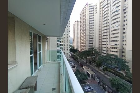 Apartamento à venda com 64m², 2 quartos e 1 vaga Apartamento à venda com 64m², 2 quartos e 1 vagaVaranda