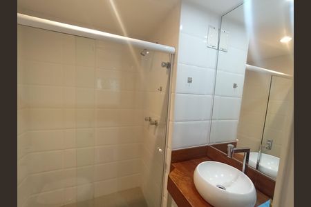 Apartamento à venda com 64m², 2 quartos e 1 vaga Apartamento à venda com 64m², 2 quartos e 1 vagaBanheiro brindex