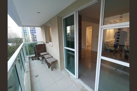 Apartamento à venda com 64m², 2 quartos e 1 vaga Apartamento à venda com 64m², 2 quartos e 1 vagaVaranda