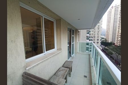 Apartamento à venda com 64m², 2 quartos e 1 vaga Apartamento à venda com 64m², 2 quartos e 1 vagaVaranda