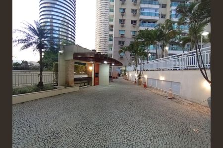 Apartamento à venda com 64m², 2 quartos e 1 vaga Apartamento à venda com 64m², 2 quartos e 1 vagaChurrasqueira e área comum