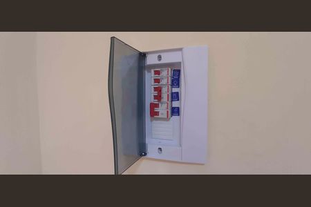 Casa para alugar com 60m², 2 quartos e 2 vagas Casa para alugar com 60m², 2 quartos e 2 vagasQuadro de Luz