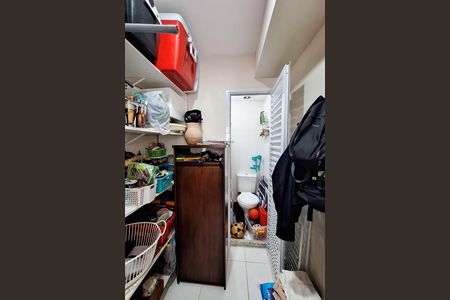 Apartamento à venda com 127m², 3 quartos e 2 vagas Apartamento à venda com 127m², 3 quartos e 2 vagasQuarto de Serviço