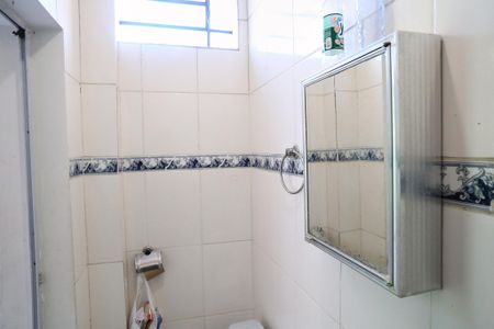 Banheiro de casa para alugar com 2 quartos, 55m² em Cachoeirinha, Belo Horizonte