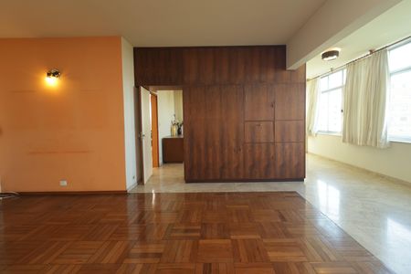Apartamento à venda com 220m², 4 quartos e 2 vagasSala