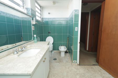 Apartamento à venda com 220m², 4 quartos e 2 vagasBanheiro da Suíte