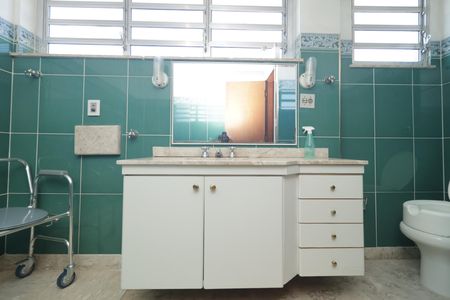 Apartamento à venda com 220m², 4 quartos e 2 vagasBanheiro da suíte