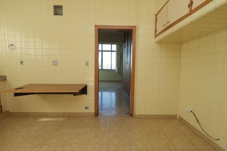 Apartamento à venda com 220m², 4 quartos e 2 vagasCozinha