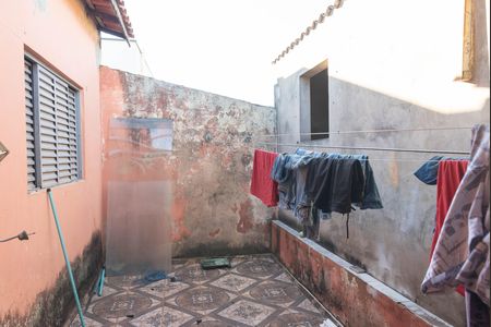 Casa à venda com 250m², 2 quartos e 2 vagas Casa à venda com 250m², 2 quartos e 2 vagasQuintal