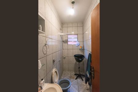 Casa à venda com 250m², 2 quartos e 2 vagas Casa à venda com 250m², 2 quartos e 2 vagasBanheiro