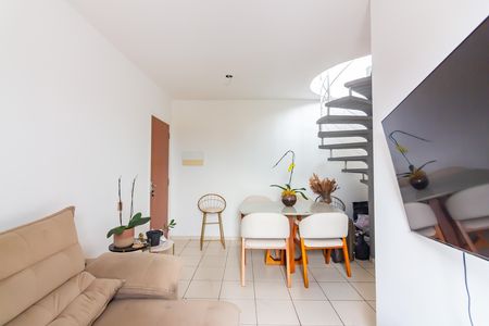 Apartamento para alugar com 114m², 3 quartos e 1 vaga Apartamento para alugar com 114m², 3 quartos e 1 vagaSala