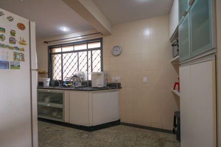 Casa à venda com 407m², 4 quartos e 4 vagas