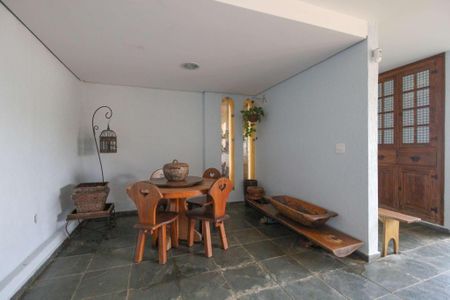 Casa à venda com 407m², 4 quartos e 4 vagas