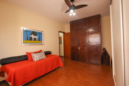 Casa à venda com 407m², 4 quartos e 4 vagas