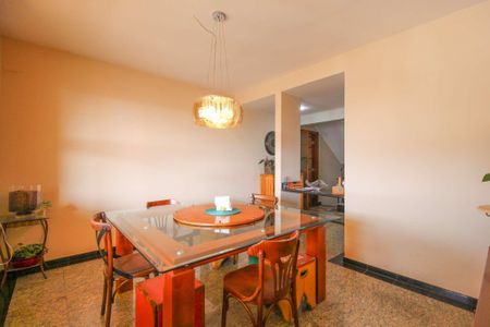 Casa à venda com 407m², 4 quartos e 4 vagas