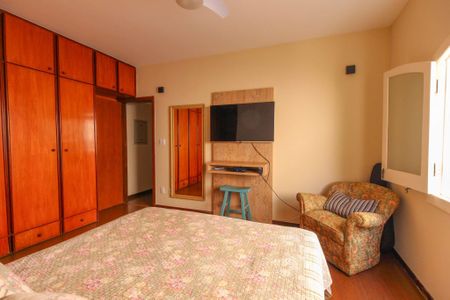 Casa à venda com 407m², 4 quartos e 4 vagas