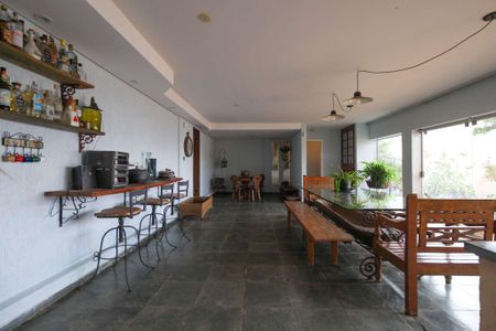 Casa à venda com 407m², 4 quartos e 4 vagas