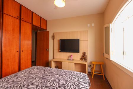 Casa à venda com 407m², 4 quartos e 4 vagas