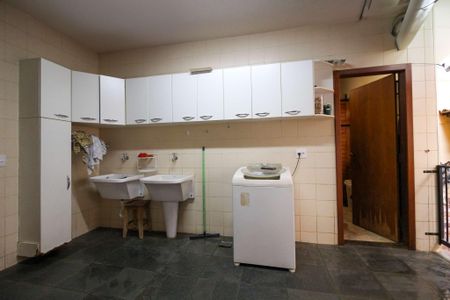 Casa à venda com 407m², 4 quartos e 4 vagas
