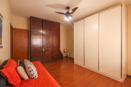 Casa à venda com 407m², 4 quartos e 4 vagas