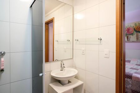 Apartamento à venda com 61m², 2 quartos e 2 vagasBanheiro da suíte