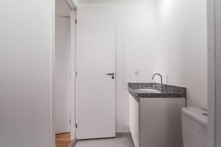 Banheiro de apartamento para alugar com 1 quarto, 29m² em Liberdade, São Paulo