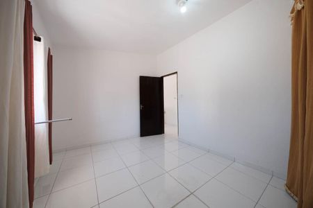Quarto de casa para alugar com 1 quarto, 70m² em Jardim Triana, São Paulo