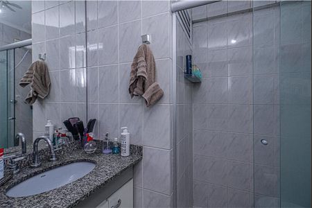 Apartamento para alugar com 61m², 2 quartos e 2 vagasbanheiro social_2