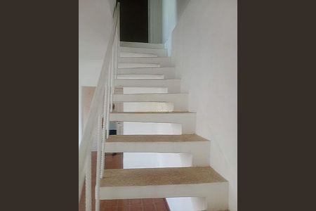 Casa à venda com 4 quartos, 227m² em Km 18, Osasco