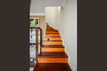 Casa à venda com 120m², 3 quartos e 3 vagasEscada