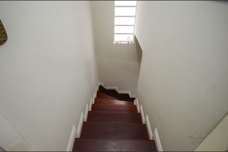 Casa à venda com 120m², 3 quartos e 3 vagasEscada
