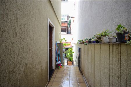 Casa à venda com 120m², 3 quartos e 3 vagasCorredor externo