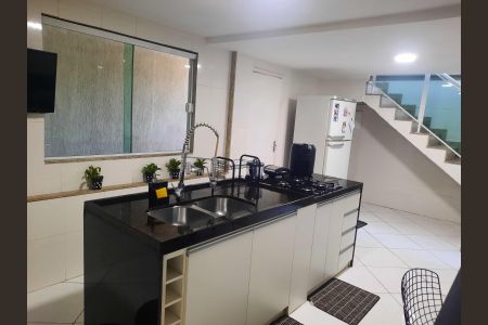Cozinha de casa de condomínio à venda com 3 quartos, 210m² em Jacarepaguá, Rio de Janeiro