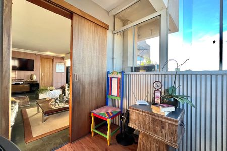 Apartamento à venda com 118m², 2 quartos e 2 vagas Apartamento à venda com 118m², 2 quartos e 2 vagasEscritório